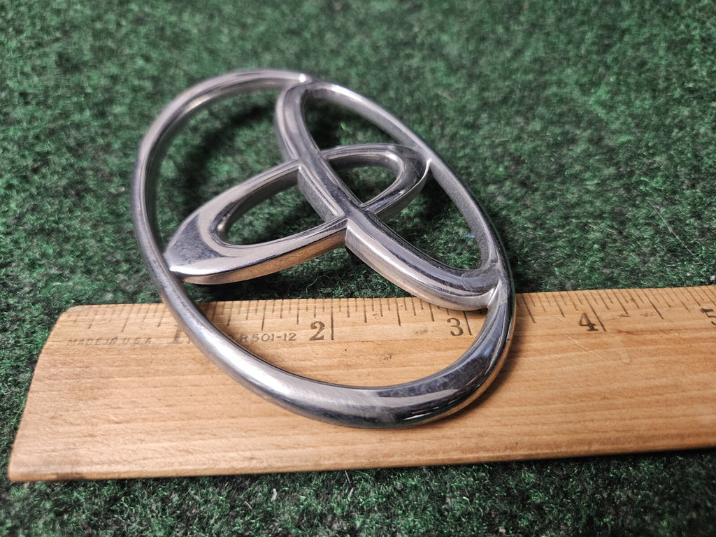 Toyota Chrome Emblem Logo Symbol Badge Name Plate Nameplate ~4" 9L2