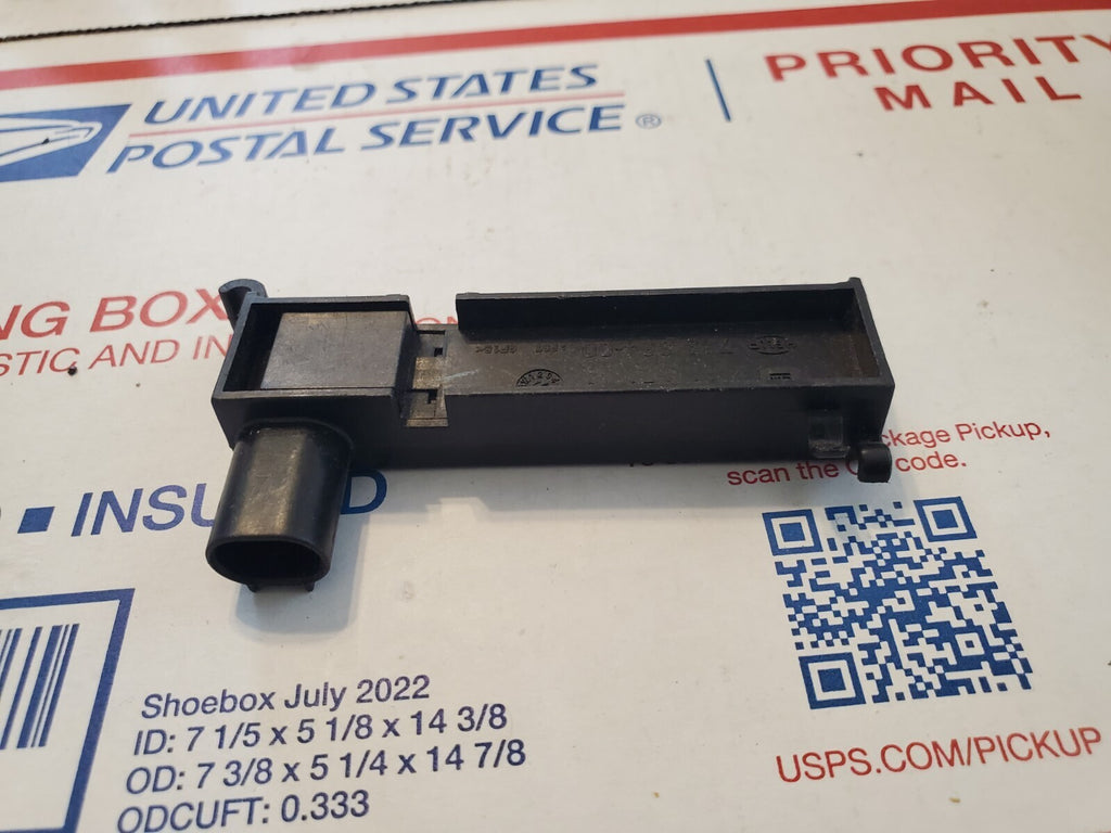 2014 Cadillac XTS Keyless Entry Antenna Transmitter Module 135 025 49 4L7
