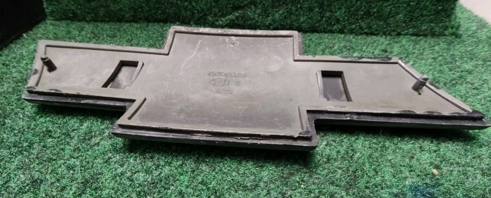 1999-02 Chevrolet Silverado 00-06 Tahoe Suburban Front Grille Bezel 15706324 BL5