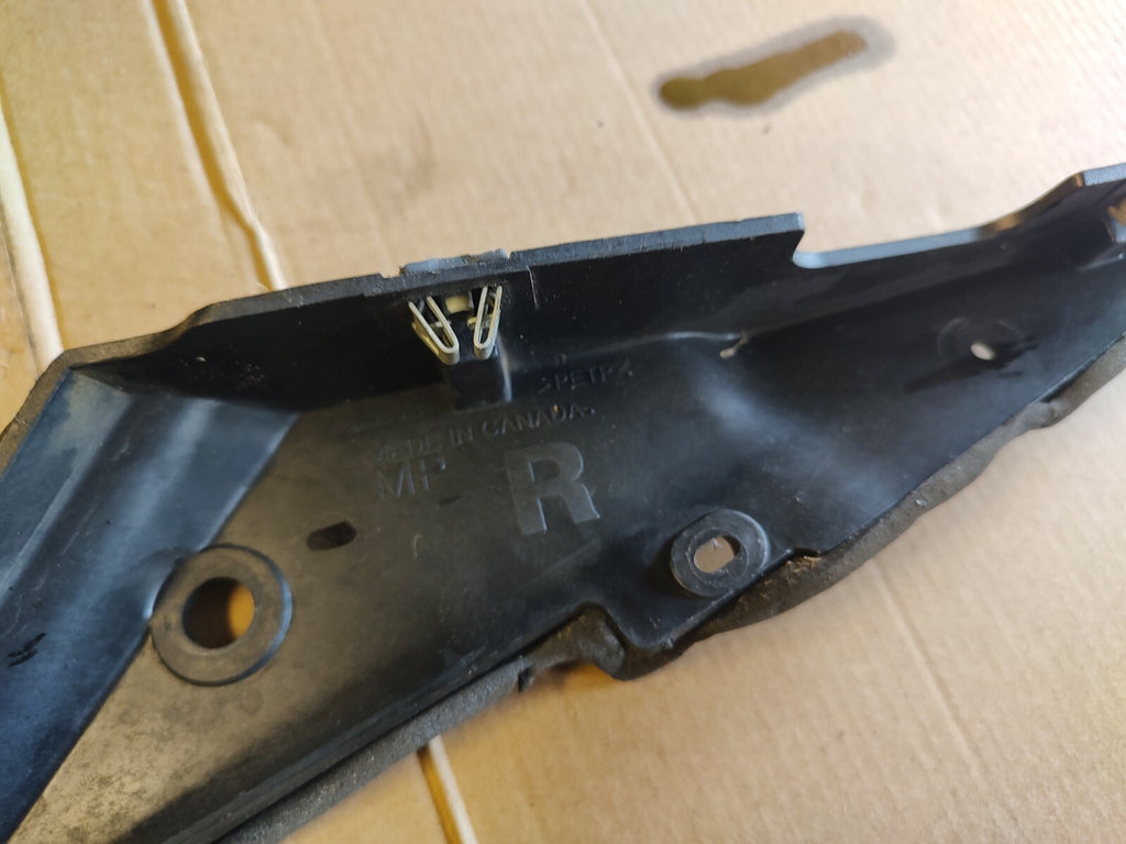 05-13 OEM Chevy Corvette C6 Windshield RH A Pillar Trim Bracket JT6