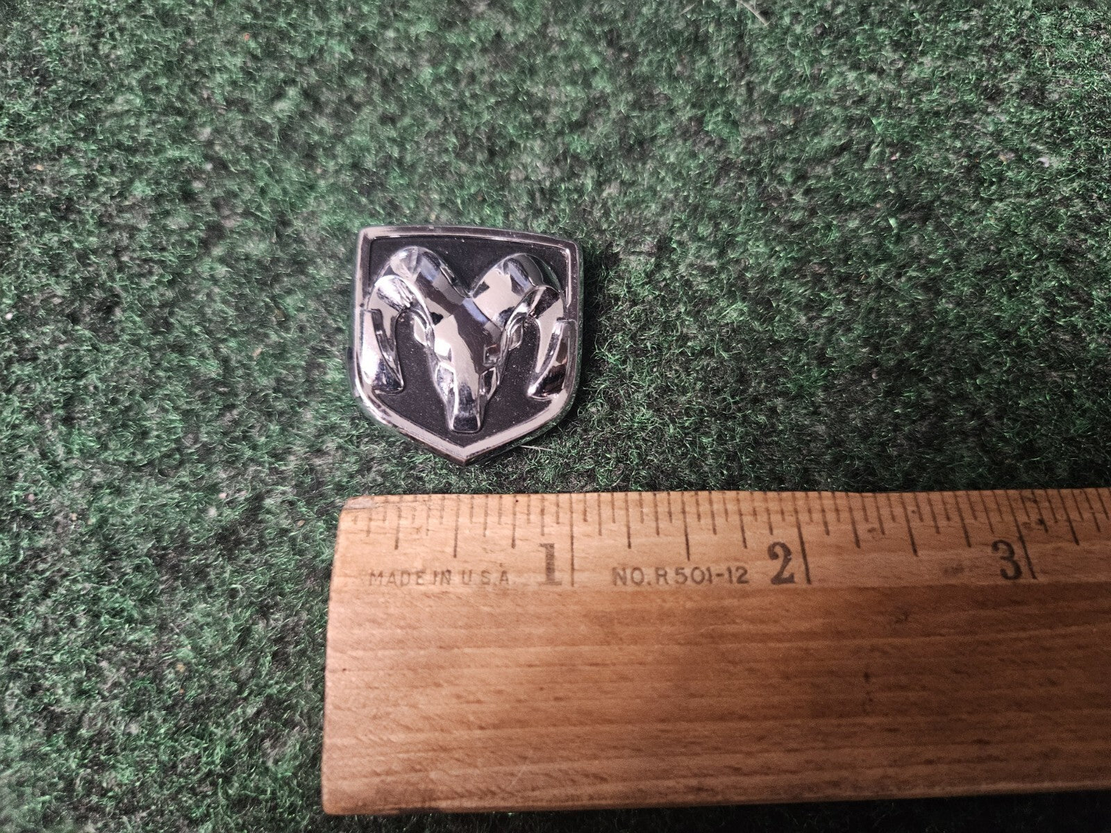 DODGE STEERING WHEEL EMBLEM RAM 1500 2500 CHARGER OEM DURANGO CARAVAN 3M5