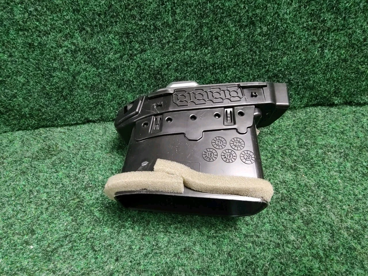 2019-2021 SILVERADO SIERRA DRIVER SIDE CENTER AC AIR VENT OUTLET LH 23356901 JT8
