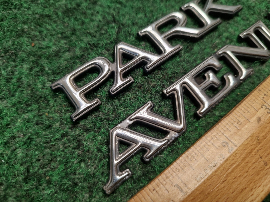 BUICK PARK AVENUE SIDE EMBLEM LOGO BADGE SYMBOL NAME PLATE BADGE USED 3L2