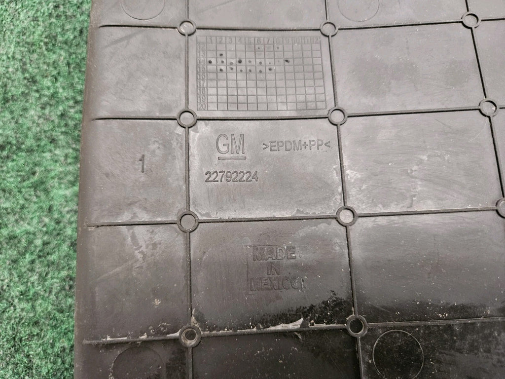 2015-2020 CHEVROLET SUBURBAN CENTER CONSOLE STORAGE BIN TRAY LINER MAT OEM 5M3