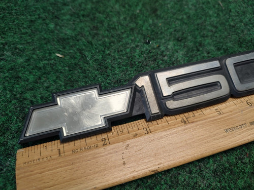 00 01 02 03 04 05 06 CHEVROLET SILVERADO 1500 SIDE EMBLEM BADGE 15707431 3S4