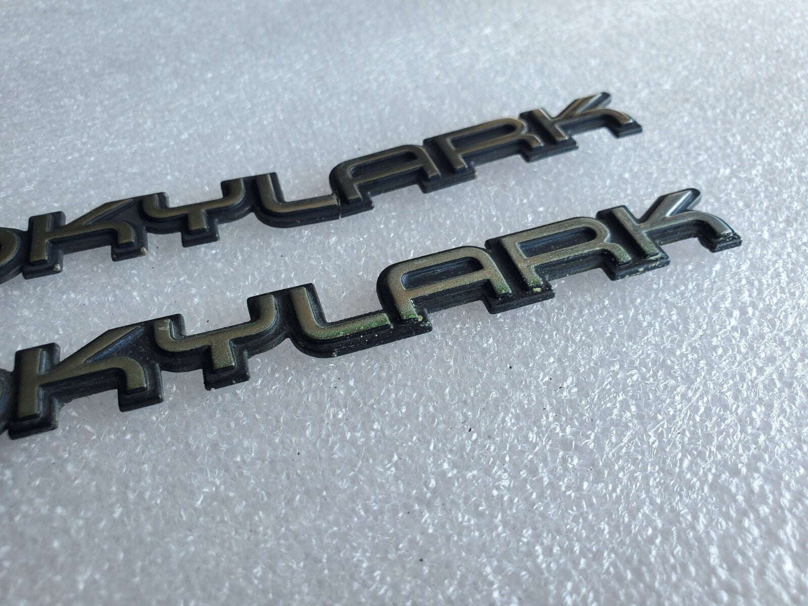 (2) 1985-1991 Skylark Name Plate Emblem Fender  Badge Nameplate OEM VNTG