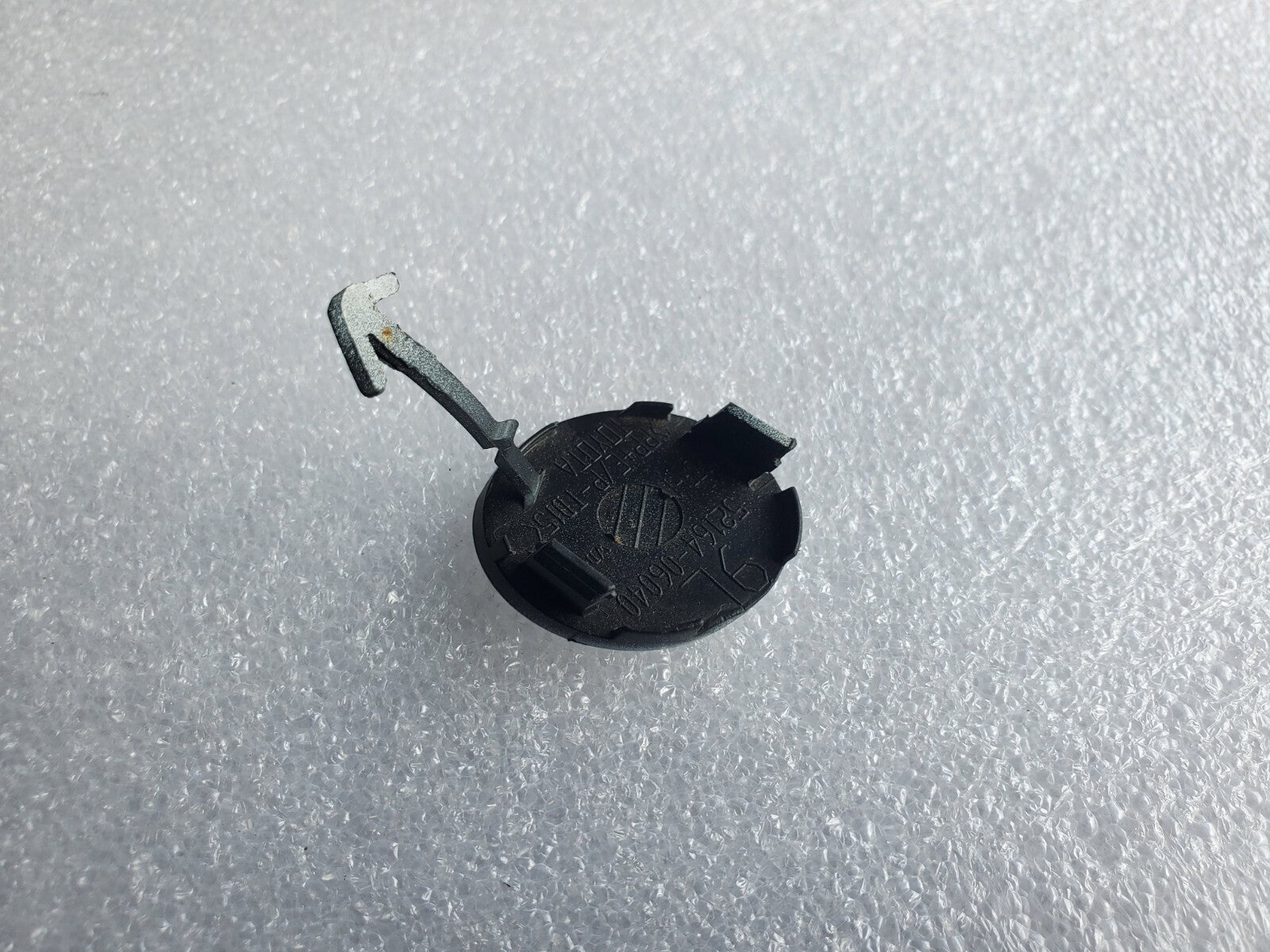 2012 2013 2014 TOYOTA CAMRY TOW HOOK CAP COVER Left OEM 52164-06040 WHITE 1L7