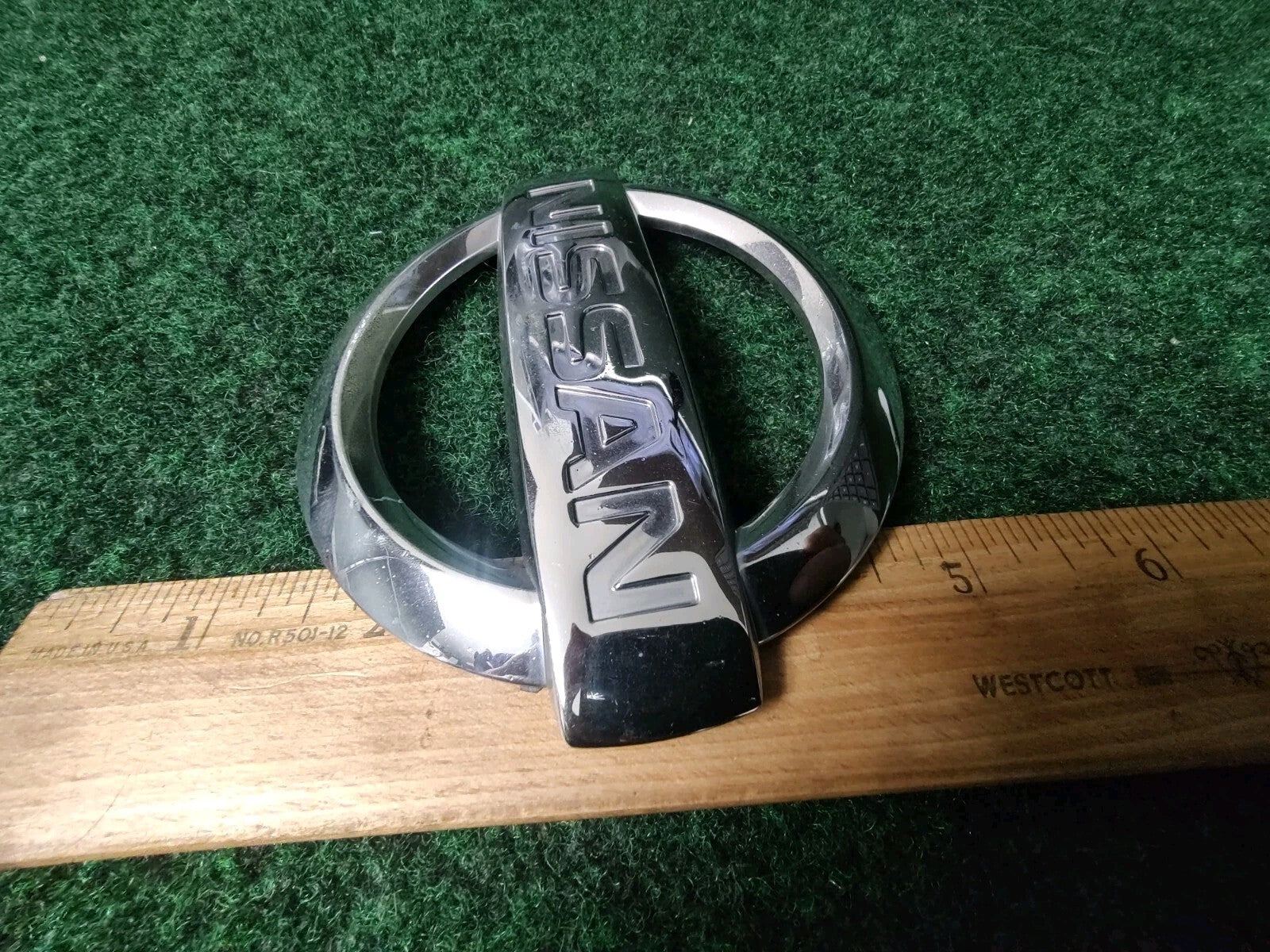 2002 2003 2004 NISSAN XTERRA FRONT CHROME EMBLEM LOGO BADGE SYMBOL OEM 4L8