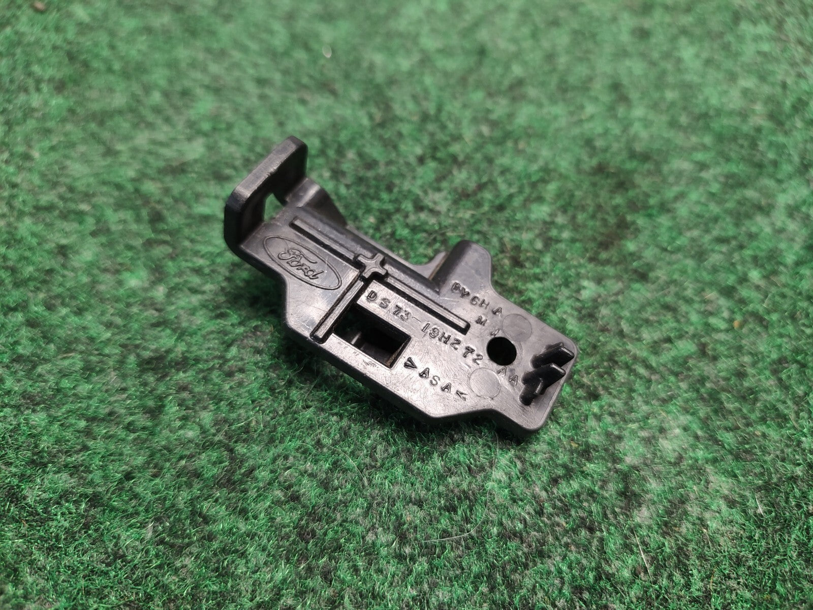 13-20 Ford Fusion Back up Camera Rear Bracket Support (Holds Camera In Place)2S3