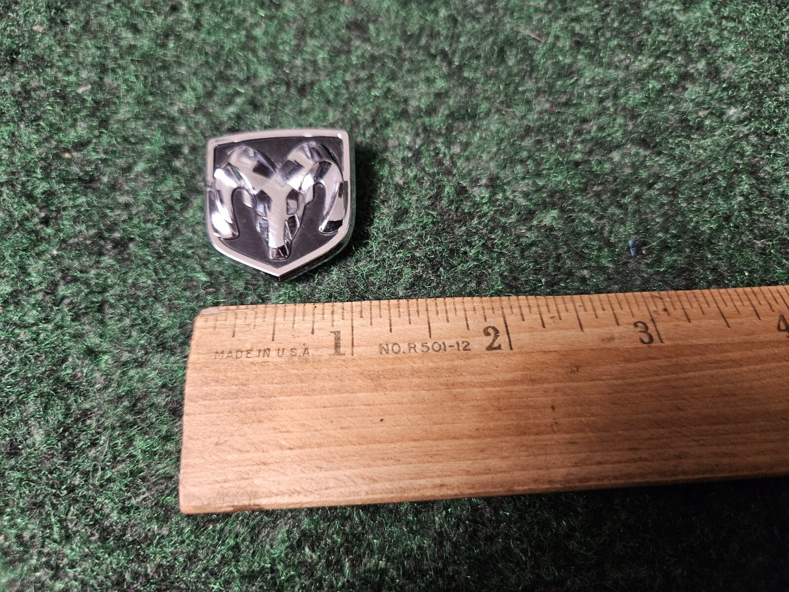 DODGE STEERING WHEEL EMBLEM RAM 1500 2500 CHARGER NITRO DURANGO CARAVAN OEM 2L5