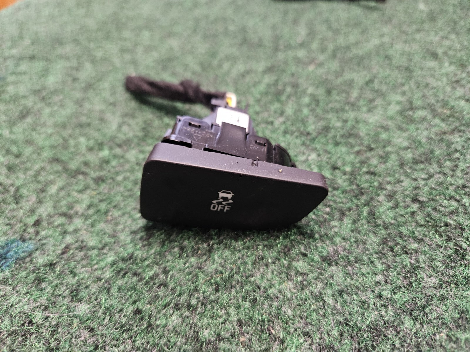2014 - 2016 Chevrolet Malibu Traction OFF Control Switch Button 23191939 OEM 6M2