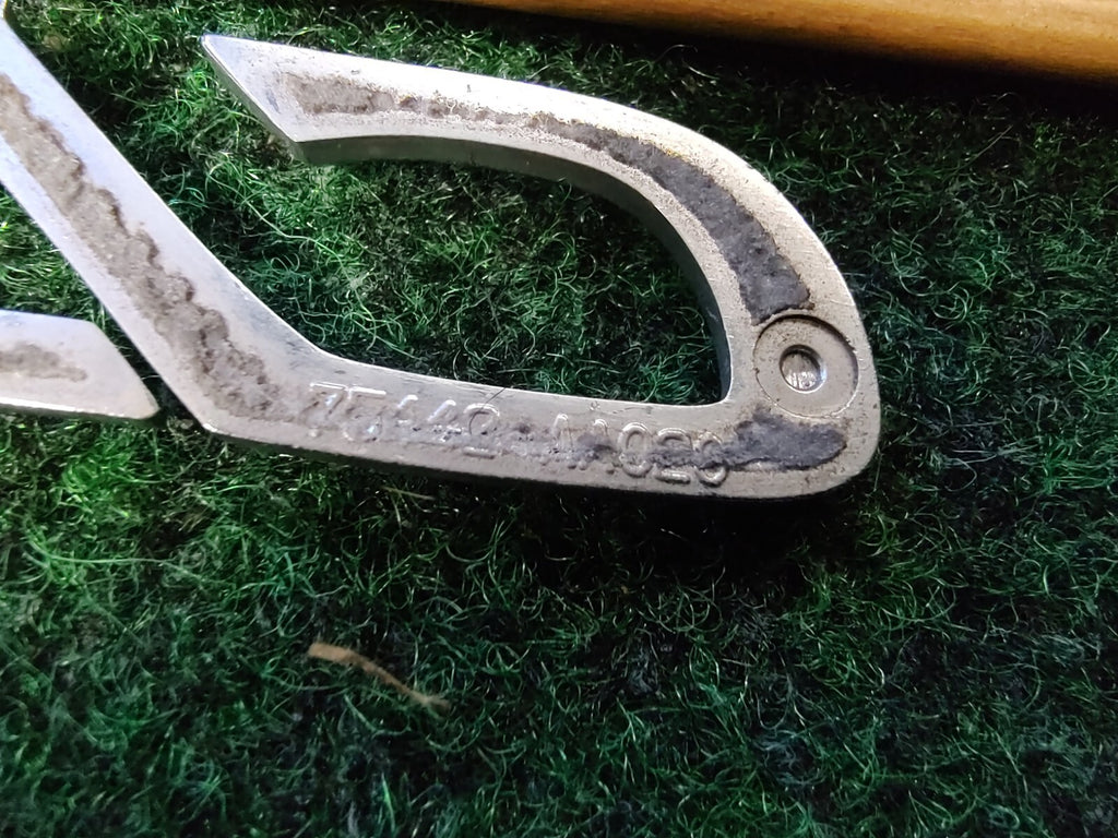 2002 - 2006 TOYOTA  CAMRY REAR TRUNK EMBLEM BADGE 75442-AA020 5S6