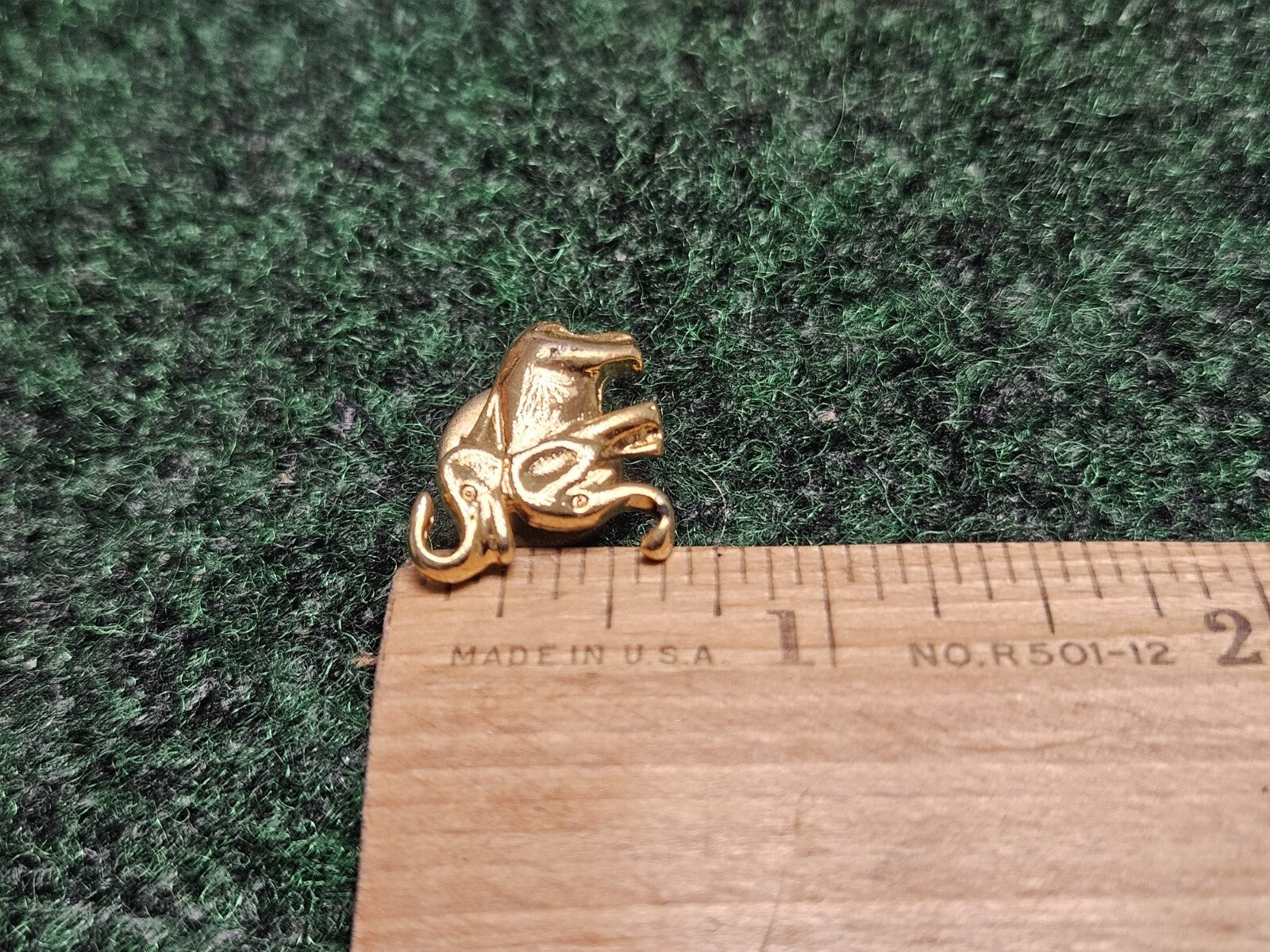 Elephants Lapel Pin Small Size Gold Color Metal