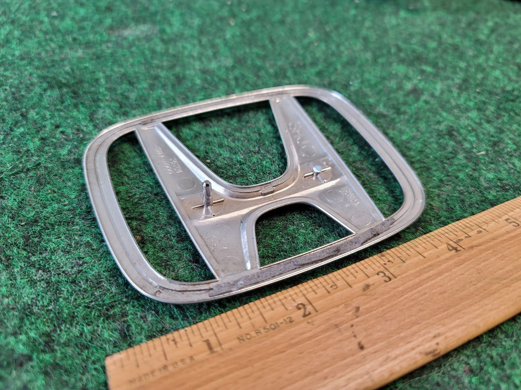 2005-2010 HONDA ODYSSEY REAR LIFTGATE EMBLEM LOGO SYMBOL 75701-SHJ-A000 OEM 1M4