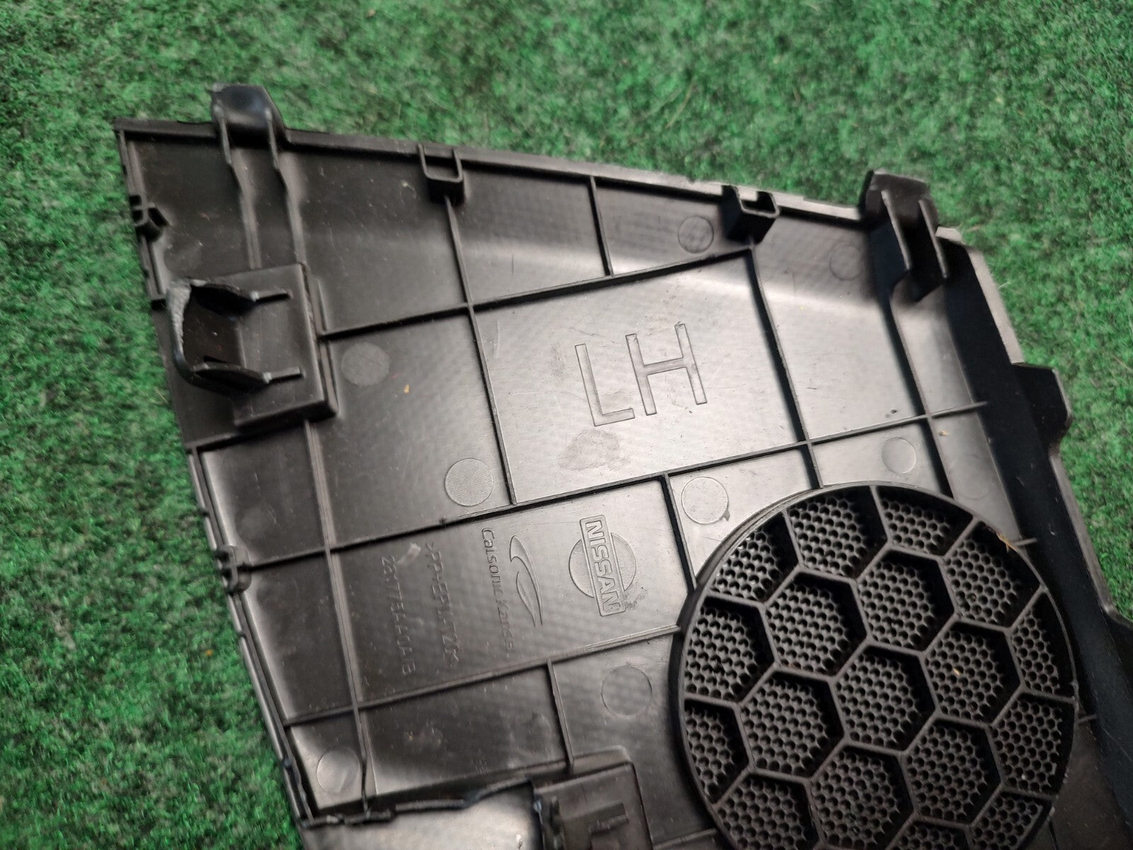 2015 - 2023 NISSAN MURANO DASH DASHBOARD LEFT SIDE SPEAKER COVER GRILLE OEM  3S2