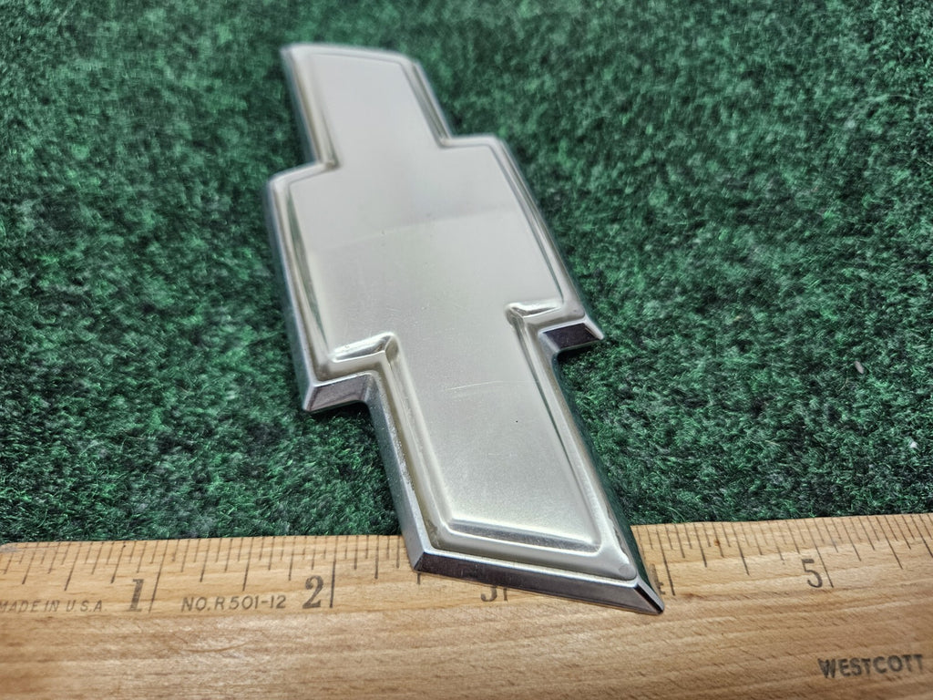 2005 2006 2007 2008 2009 2010 Chevrolet Cobalt Rear Trunk Deck Lid Emblem 05 7S9