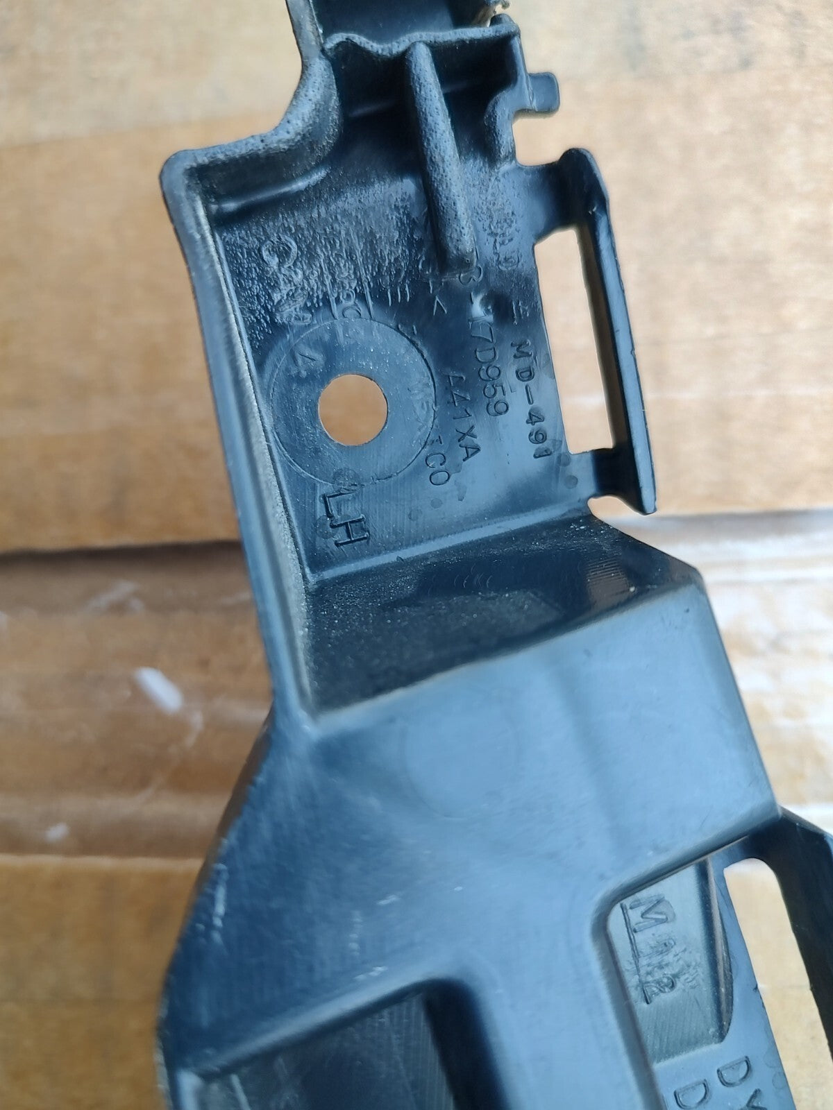 2010 2011 2012 FORD FUSION FRONT Left LH BUMPER COVER BRACKET OEM LT4