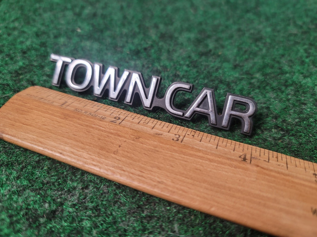 Lincoln OEM Town Car Chrome Plastic  Emblem Badge Logo Nameplate Name Plate 5S8
