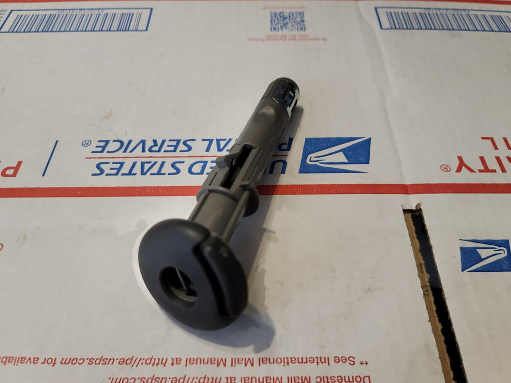 2017-2019 BUICK ENCORE TRAX EQUINOX REAR SEAT HEADREST GUIDE OEM 7L3