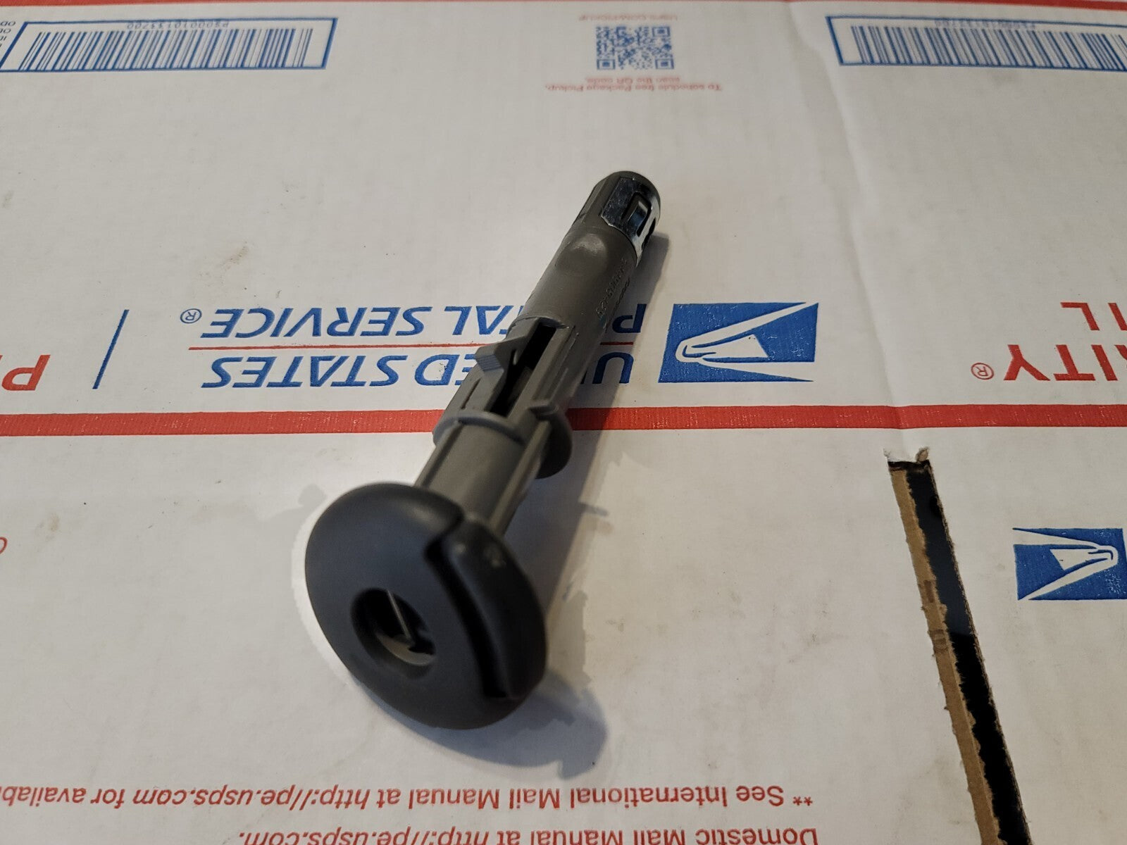 2017-2019 BUICK ENCORE TRAX EQUINOX REAR SEAT HEADREST GUIDE OEM 7L3