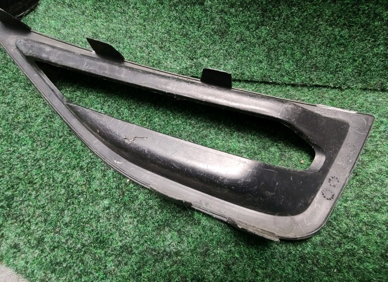 2010-2012 FORD TAURUS FRONT RIGHT SIDE BUMPER LOWER LIGHT LAMP BEZEL COVER BL5