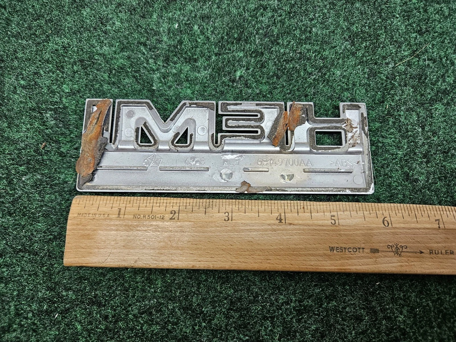 Dodge Hemi 5.7L Fender Emblem Mopar 68149700AA Name Plate 7S8