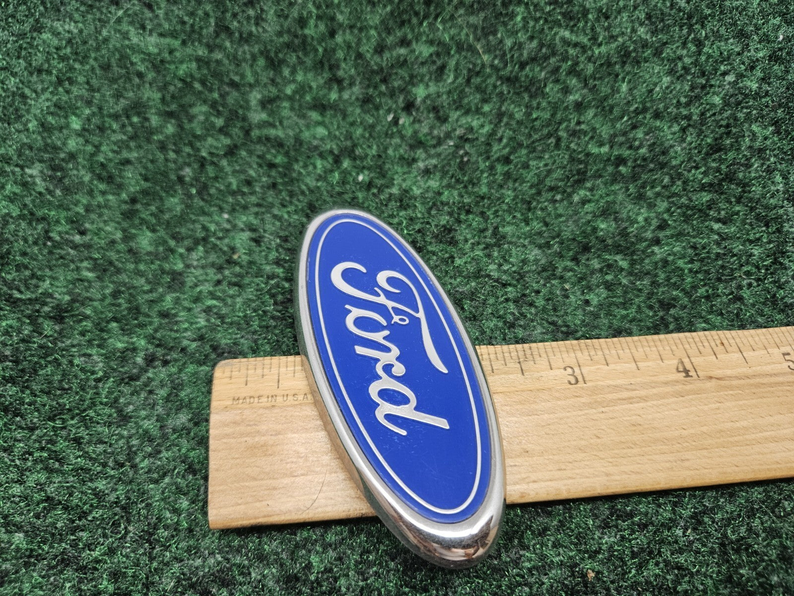 1995-1997 FORD CROWN VICTORIA LOGO Rear EMBLEM SYMBOL SIGN GL1