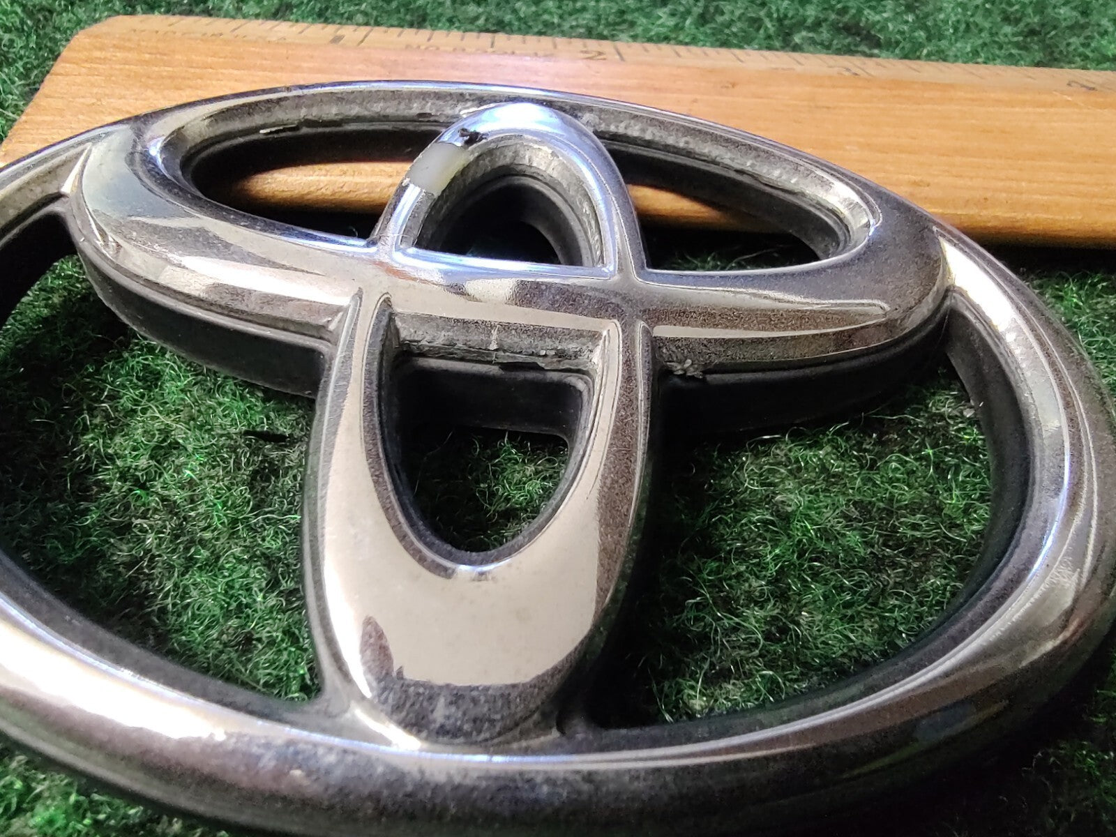 Toyota Emblem Logo Symbol Name Plate 75471 20070 3S1