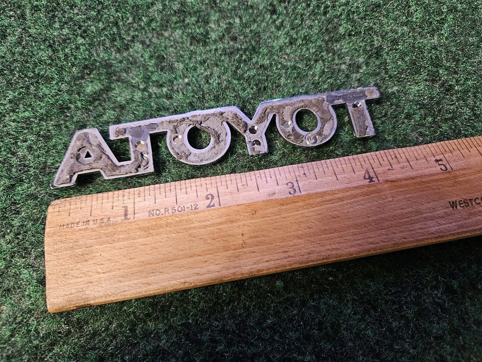 2005-2010 TOYOTA AVALON REAR LOGO BADGE SIGN SYMBOL EMBLEM 6L4