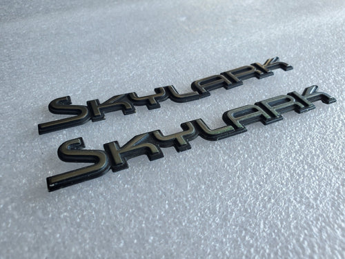 (2) 1985-1991 Skylark Name Plate Emblem Fender  Badge Nameplate OEM VNTG