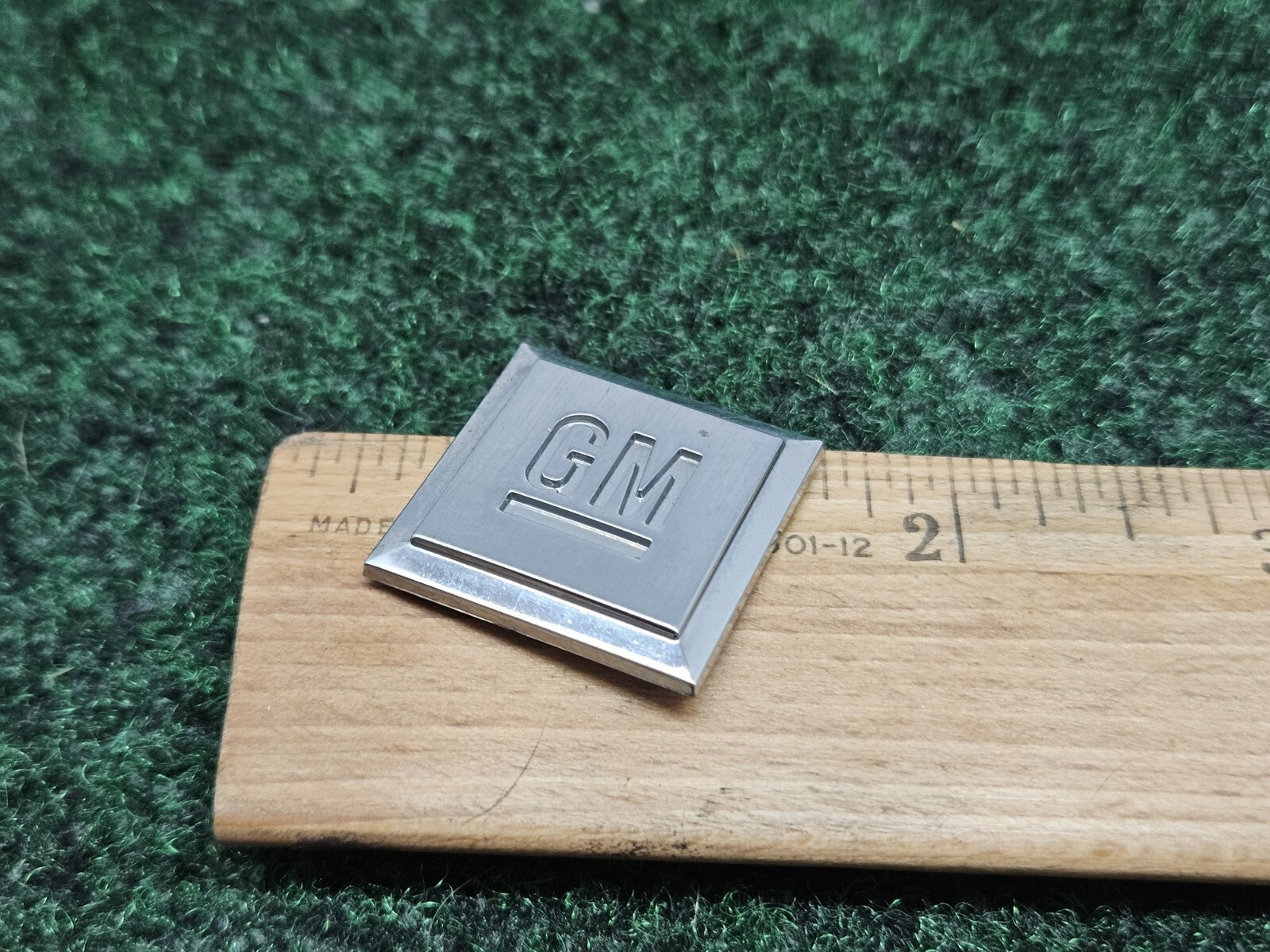 GM Logo Mark of Excellence Fender Door Nameplate Emblem Badge Chrome 7S9