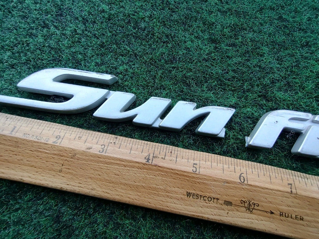 1998-2004 Pontiac Sunfire White Emblem Badge Logo Nameplate Name Plate Crack 2L3