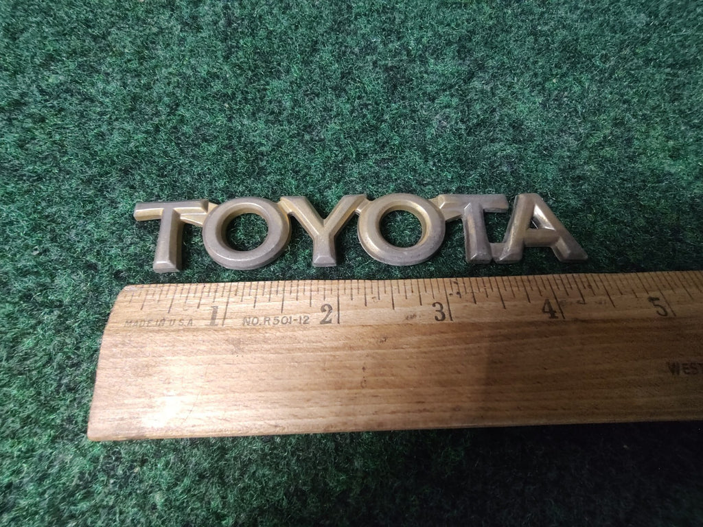 Toyota 1997-2001 Camry Gold Rear Trunk Emblem Badge Logo Name 75447-AA010 8L3