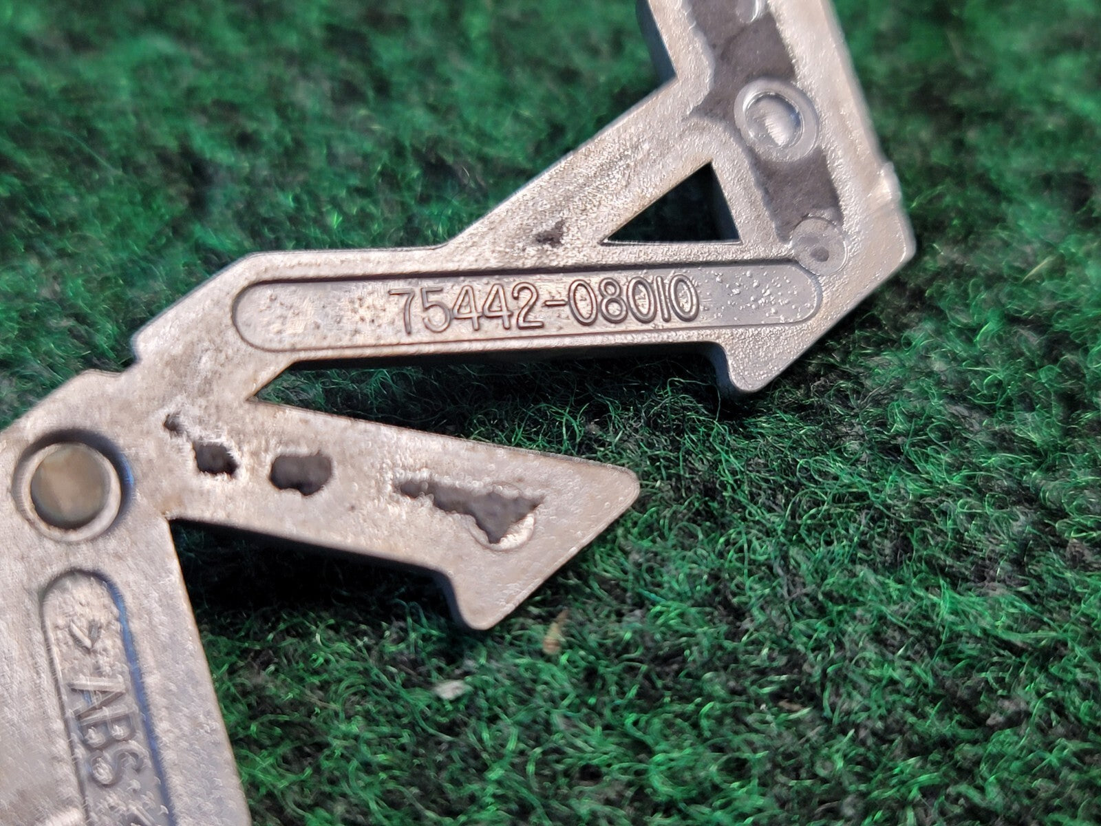 1998 2001 2002 2003 2004 Toyota Sienna Rear Trunk Badge Emblem 75442-08010 2M1