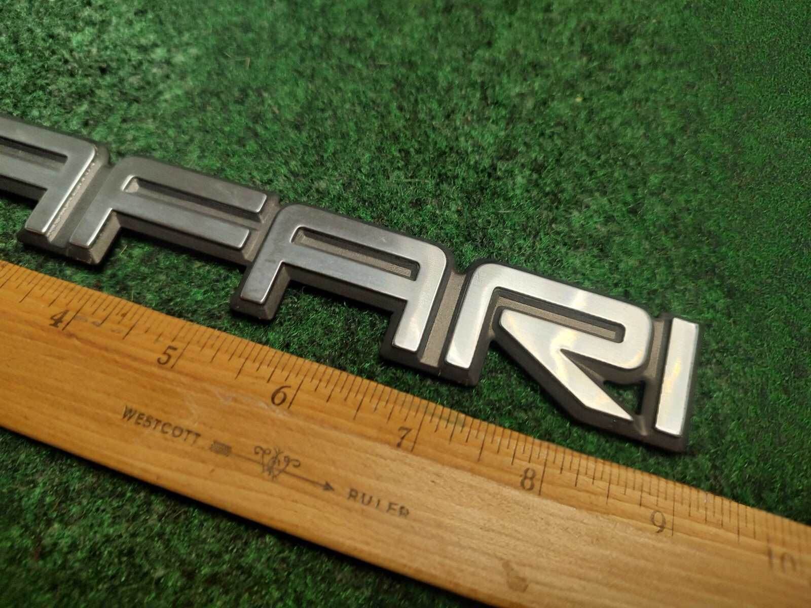 1985-2005 GMC SAFARI REAR TAIL GATE LID EMBLEM LOGO BADGE SYMBOL OEM USED 1S1