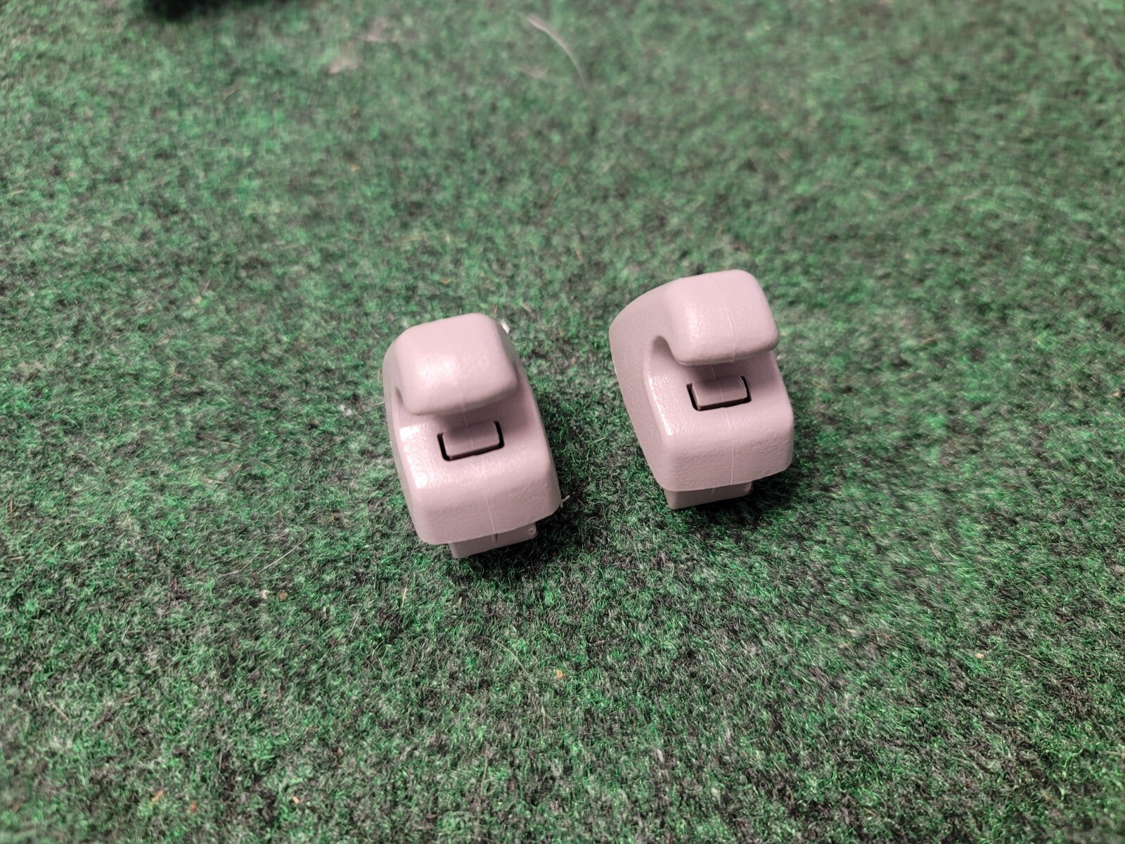 2015-2024 Chevrolet Camaro Sun Visor Clip set of 2 OEM 15824912 Gray