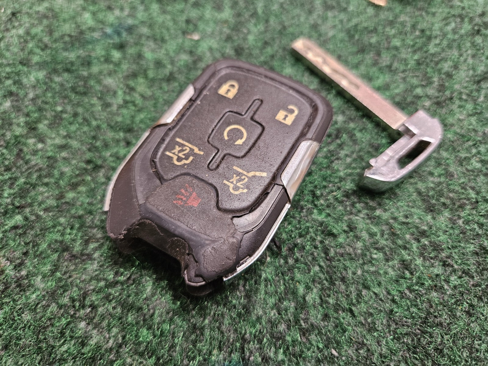 OEM GMC HYQ1AA Key Fob w/ 6 Buttons KeyFob Keless Entry Used Key Is Cut 7S5