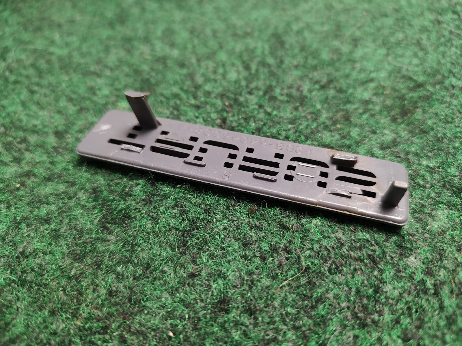 1993 Ford Taurus Dash SHO Emblem Broke Tab 1S2