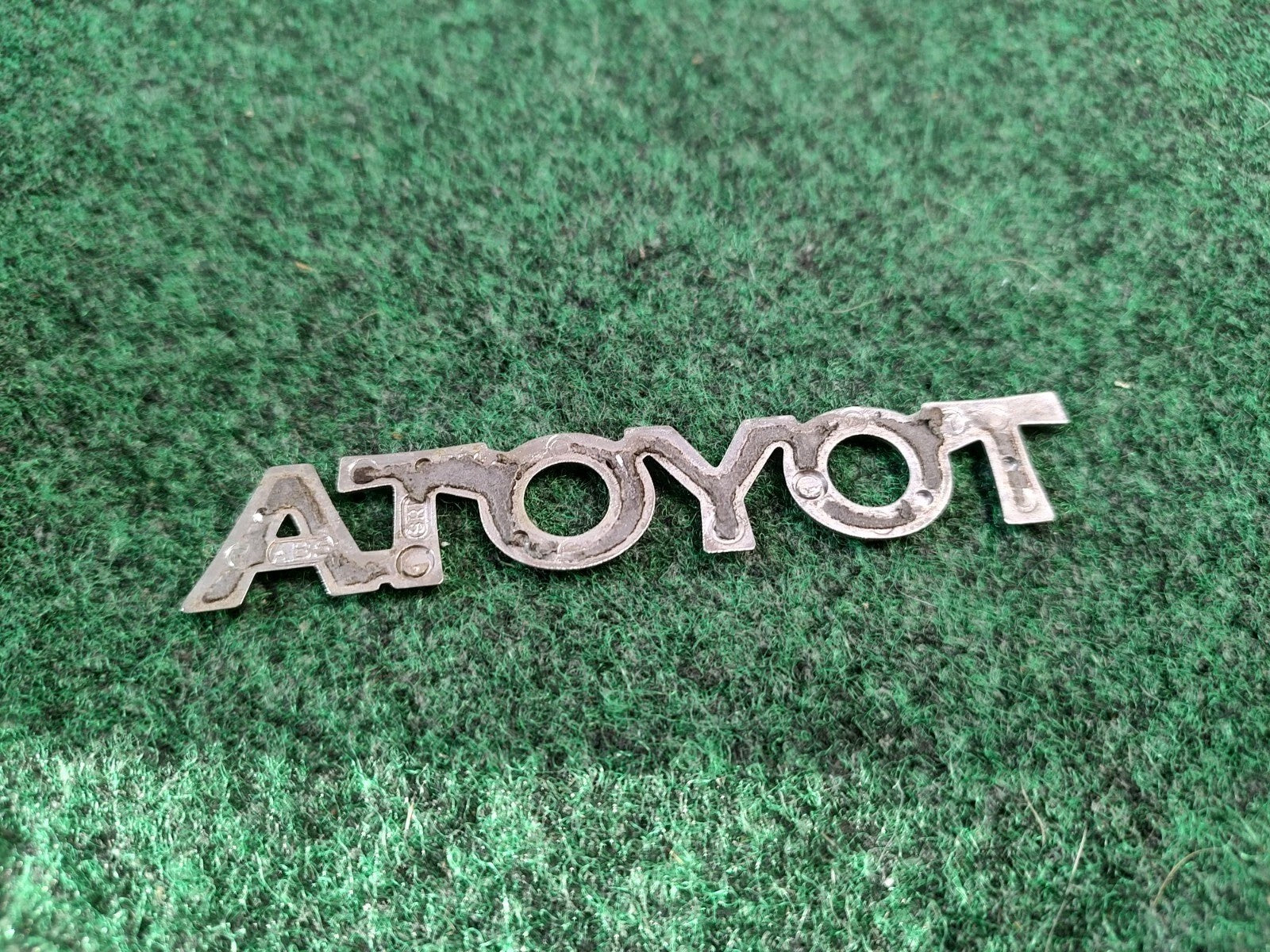 Toyota OEM Chrome Plastic Emblem Badge Logo Nameplate Name Plate Insignia 1S1