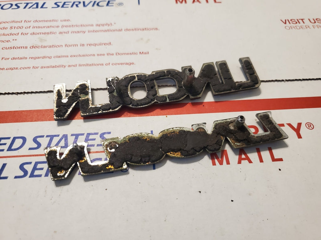 (2) Lincoln OEM Chrome Black Emblem Badge Logo Name 4L6