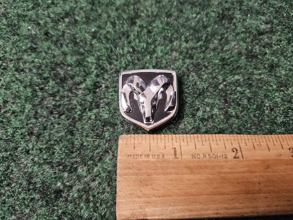 DODGE STEERING WHEEL EMBLEM RAM 1500 2500 CHARGER OEM DURANGO CARAVAN 4S1