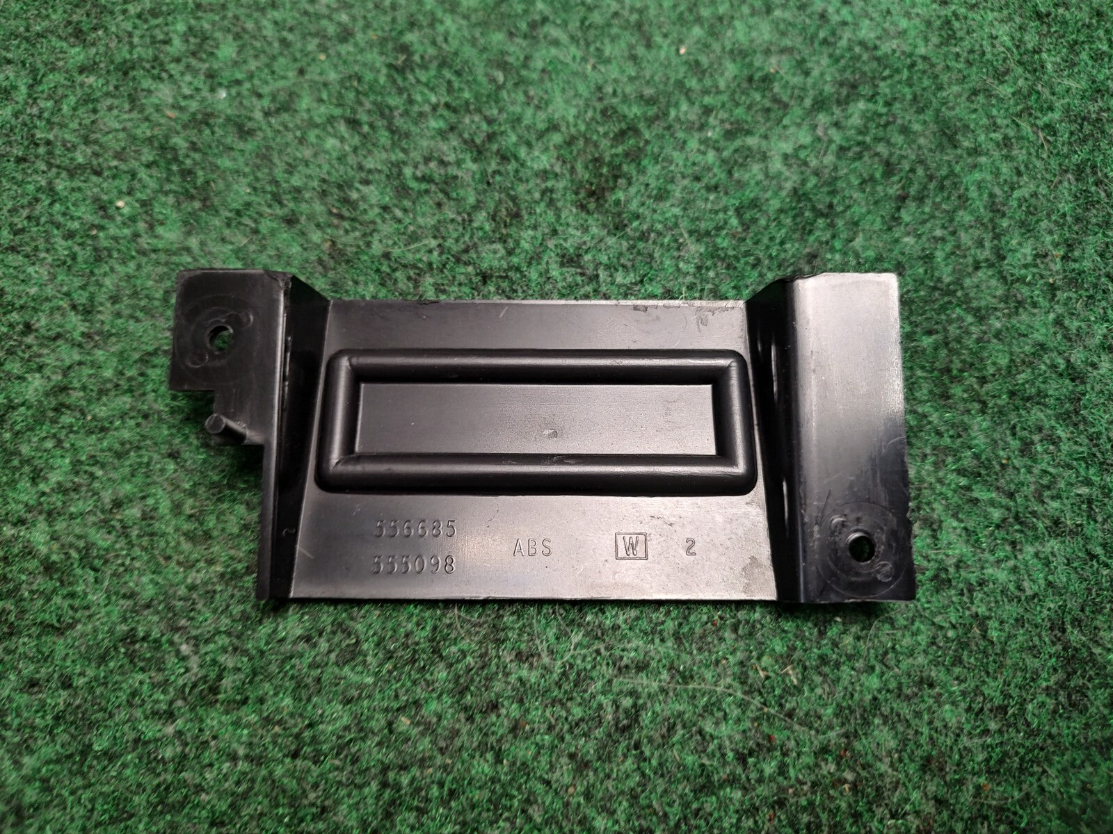 77 80 81 OLDSMOBILE DELTA 88 STEREO RADIO OR CB RADIO CLOCK HOLE COVER PLATE 1S2