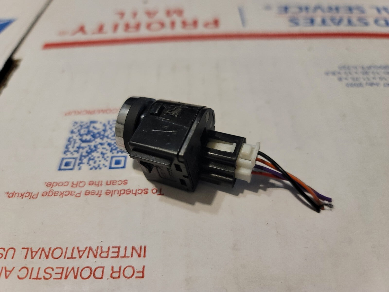 2014 - 2020 DODGE DURANGO FUEL FILLER DOOR LID OPEN SWITCH OEM 68164107AA 7L4