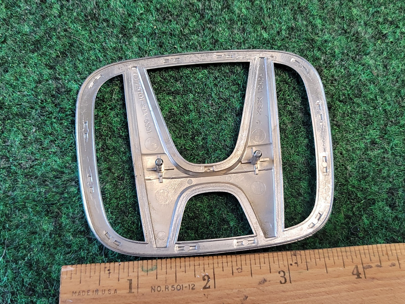 2003-2005 HONDA ACCORD SEDAN REAR TRUNK CENTER EMBLEM BADGE LOGO SYMBOL 1M6