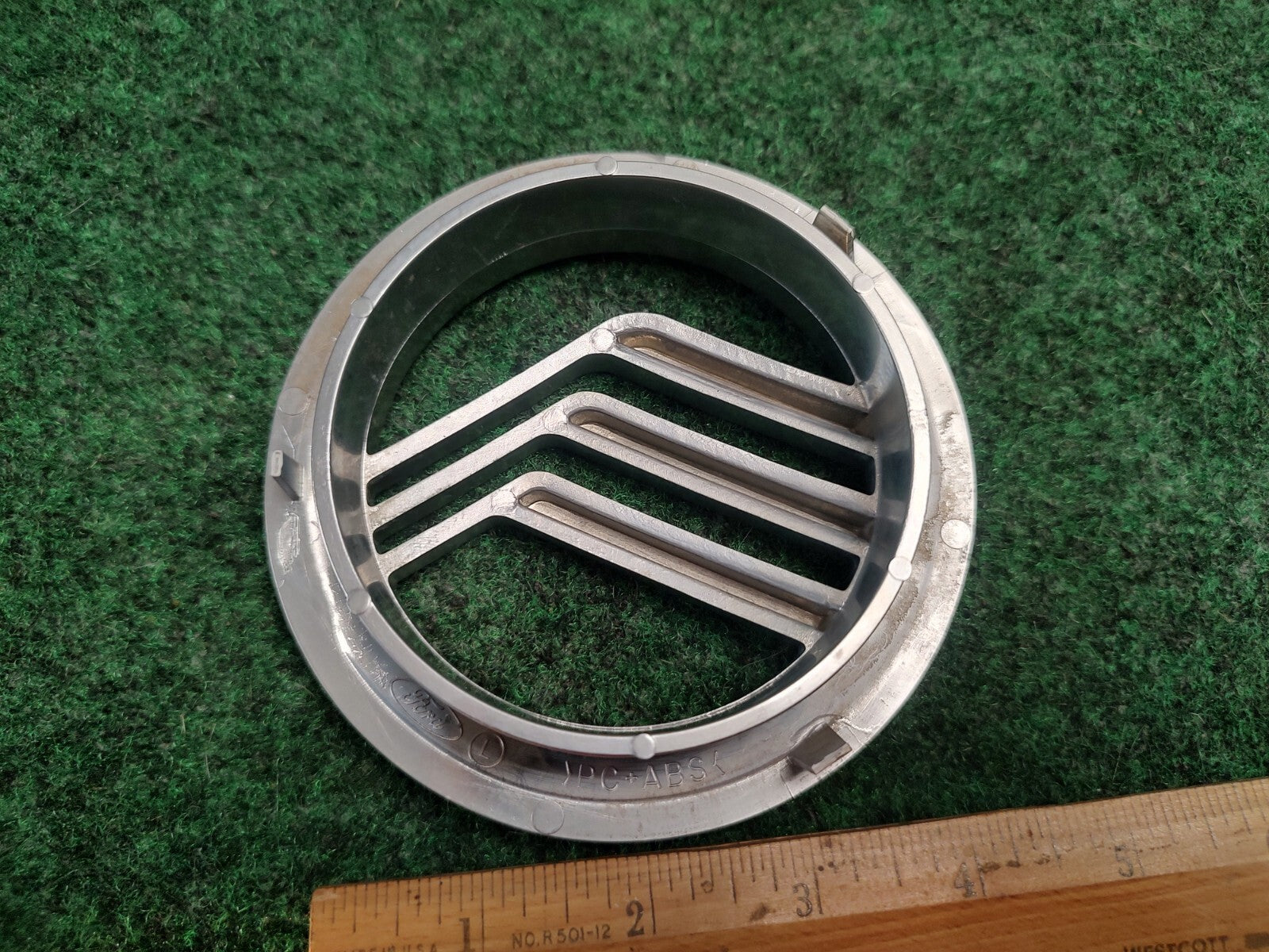 02 03 04 05 MERCURY MOUNTAINEER FRONT GRILLE EMBLEM LOGO BADGE SIGN SYMBOL 3S2