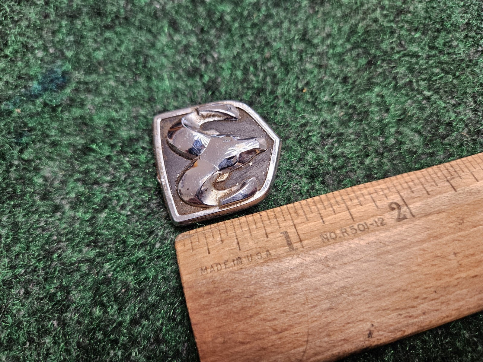 DODGE STEERING WHEEL EMBLEM RAM 1500 2500 CHARGER NITRO DURANGO CARAVAN 6M1