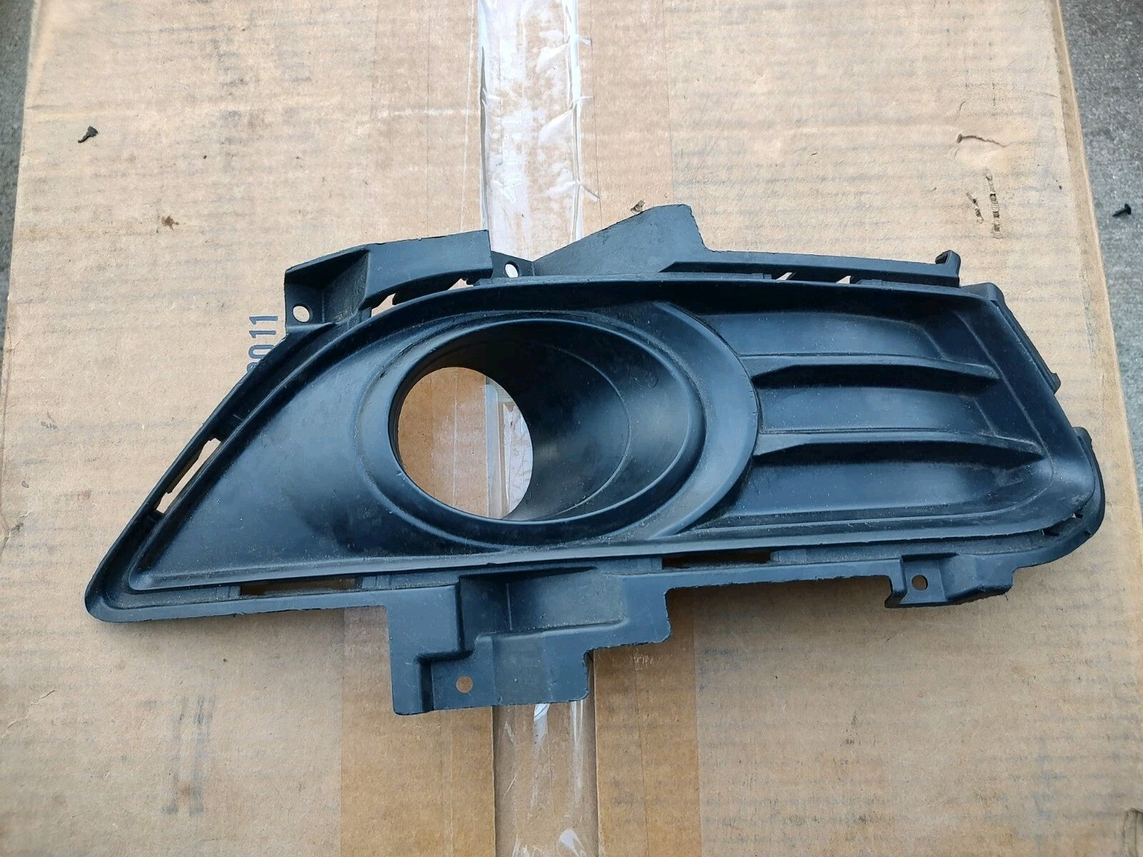 2013-2016 Ford Fusion Front RH Right Bumper Fog Lamp Cover Smooth Surface LT4