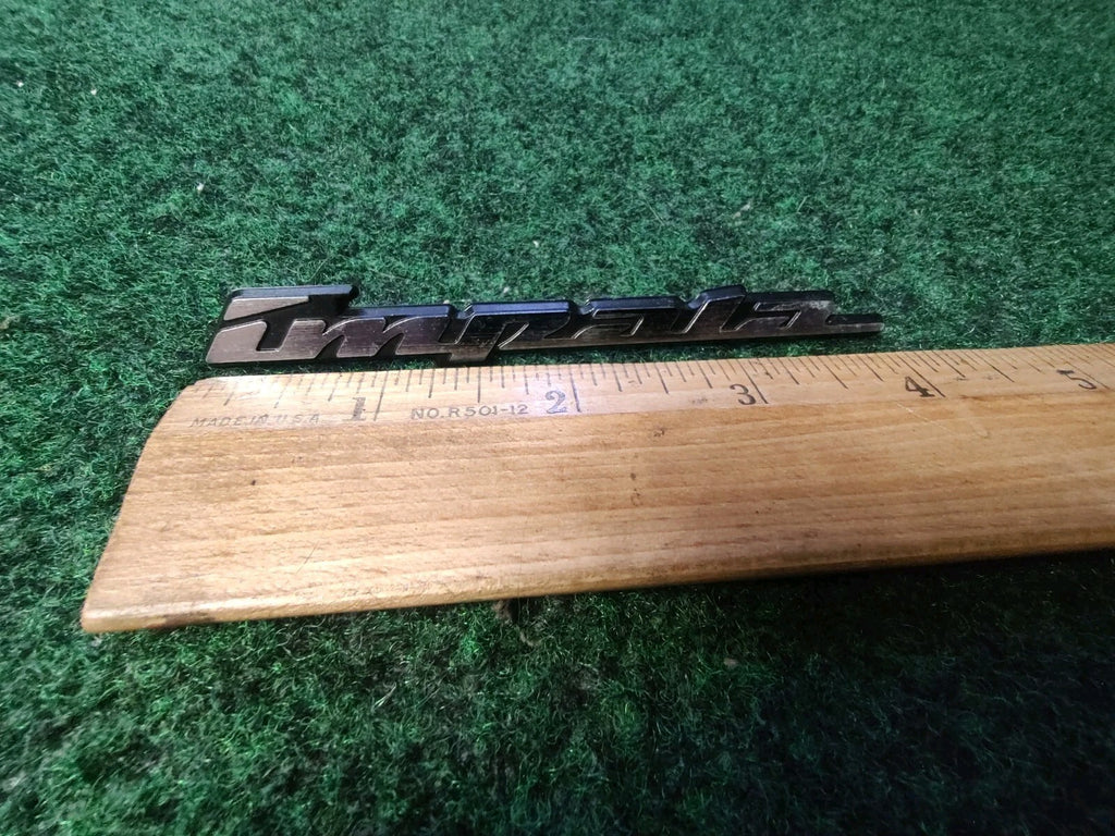 2000-2005 Chevrolet Impala Panel Emblem NAME PLATE BADGE 10290600 OEM 4S3
