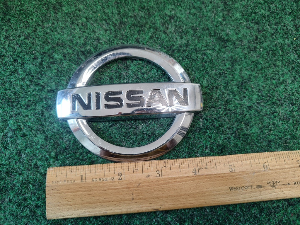 2007 2009 2010 2011 2012 Nissan Versa Rear Trunk Badge Emblem 90890-EM30A 3S9