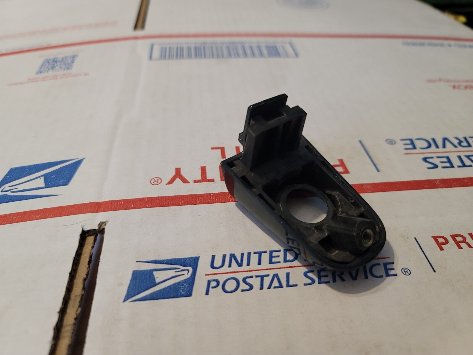 2009-2012 Chevrolet Traverse Exterior Door Driver Handle Cover OEM GREEN 7L3
